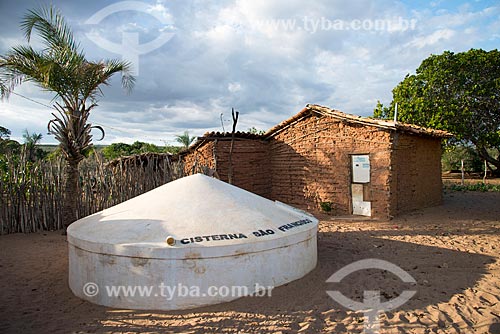  Subject: Clay house in village or community Batinga with cistern in the indigenous land Kapinawa in the  Catimbau National Park - Photo Licensed - INCREASE OF 100% OF THE VALUE OF TABLE / Place: Buique city - Pernambuco state (PE) - Brazil / Date: 0 