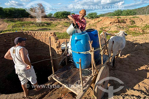  Jose Francisco de Lima by filling water tonels in village in the rural zone  - Custodia city - Brazil
