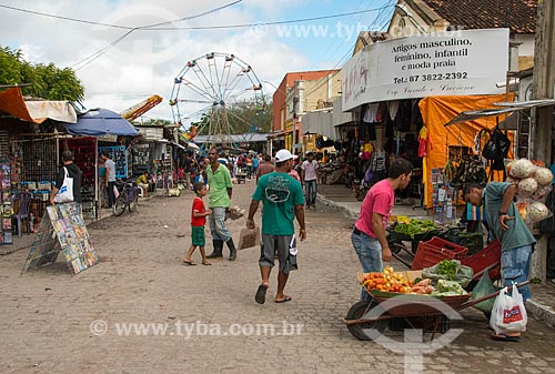  Subject: People in fair in the Comercial center of Arcoverde (CECORA) / Place: Arcoverde city - Pernambuco state (PE) - Brazil / Date: 06/2013 
