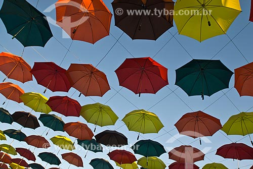  Subject: Colorful umbrellas used as winter decor - Author of the project: Claudia Peressoni / Place: Canela city - Rio Grande do Sul state (RS) - Brazil / Date: 07/2013 