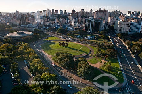  Subject: Aerial view of the Monumento aos Acorianos (Monument to the Azores) and Borges de Medeiros Avenue / Place: Porto Alegre city - Rio Grande do Sul state (RS) - Brazil / Date: 07/2013 