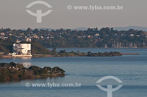  Subject: General view of Ibere Camargo Foundation (2008) on the banks of Guaiba Lake / Place: Porto Alegre city - Rio Grande do Sul state (RS) - Brazil / Date: 07/2013 
