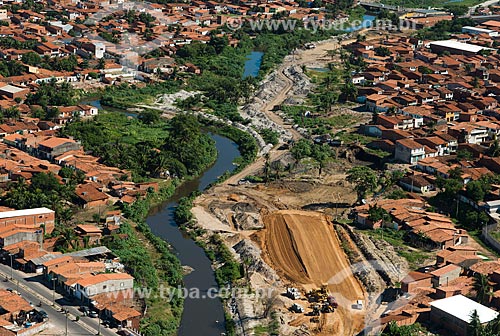  Subject: Houses on the banks of the Maranguapinho River - houses will be removed by the margin reurbanization project promoted by Growth Acceleration Program / Place: Fortaleza city - Ceara state (CE) - Brazil / Date: 06/2013 