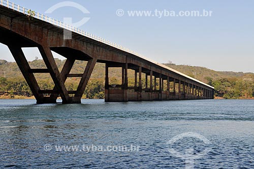  Subject: Agua Vermelha Bridge (Red Water Bridge) over Grande River - boundary between Sao Paulo and Minas Gerais states between the cities of Ouroeste (SP) and Iturama (MG) / Place: Ouroeste city - Sao Paulo state (SP) - Brazil / Date: 07/2013 