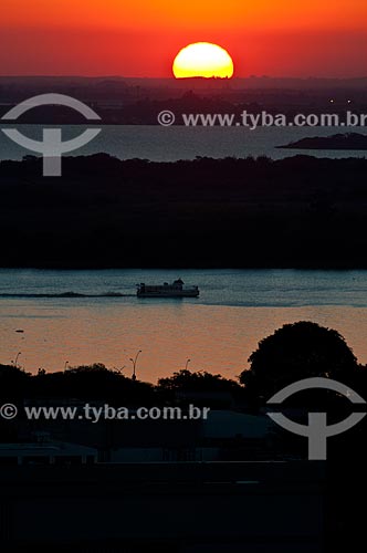  Subject: Sunset on the banks of Guaiba Lake / Place: Porto Alegre city - Rio Grande do Sul state (RS) - Brazil / Date: 07/2013 
