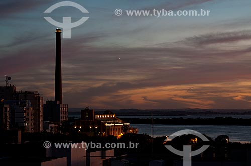  Subject: Sunset at Usina do Gasometro Culture Center (1928) / Place: Porto Alegre city - Rio Grande do Sul state (RS) - Brazil / Date: 07/2013 