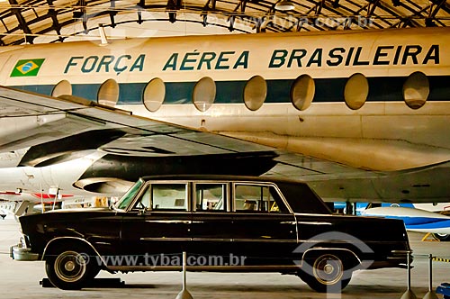  Subject: Willys Itamaraty - used as presidential car - on exhibition the Aerospace Museum with the Boing 737 - used as presidential plane - in the background / Place: Campo dos Afonsos neighborhood - Rio de Janeiro city - Rio de Janeiro state (RJ) - 