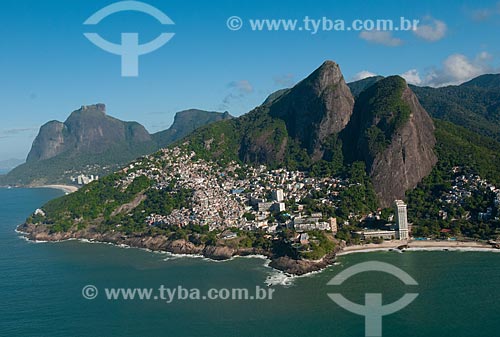  Subject: View of Vidigal slum and Two Brothers Mountain with the Rock of Gavea in the background / Place: Vidigal neighborhood - Rio de Janeiro city - Rio de Janeiro state (RJ) - Brazil / Date: 08/2012 