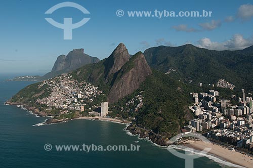  Subject: View of Vidigal slum and Two Brothers Mountain with the Rock of Gavea in the background / Place: Vidigal neighborhood - Rio de Janeiro city - Rio de Janeiro state (RJ) - Brazil / Date: 08/2012 