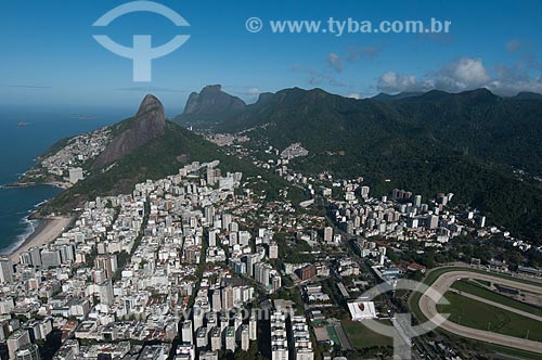  Subject: View of Leblon with the Vidigal slum, Two Brothers Mountain and Rock of Gavea in the background / Place: Vidigal neighborhood - Rio de Janeiro city - Rio de Janeiro state (RJ) - Brazil / Date: 08/2012 