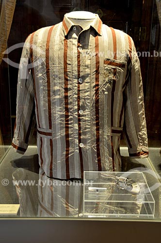  Subject: Pajamas that Getulio Vargas used on the day of his death and gun on exhibition at Getulio Vargas Room of Museum of Republic - old Catete Palace / Place: Catete neighborhood - Rio de Janeiro city - Rio de Janeiro state (RJ) - Brazil / Date:  