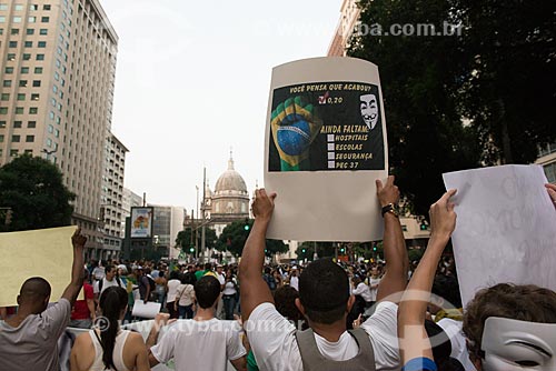  Subject: Demonstrators in the Presidente Vargas Avenue during the protest of the Free Pass Movement / Place: City center neighborhood - Rio de Janeiro city - Rio de Janeiro state (RJ) - Brazil / Date: 06/2013 