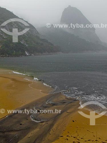  Subject: Sand pollution at Vermelha Beach (Red Beach) with the Sugar loaf in the background / Place: Urca neighborhood - Rio de Janeiro city - Rio de Janeiro state (RJ) - Brazil / Date: 03/2012 