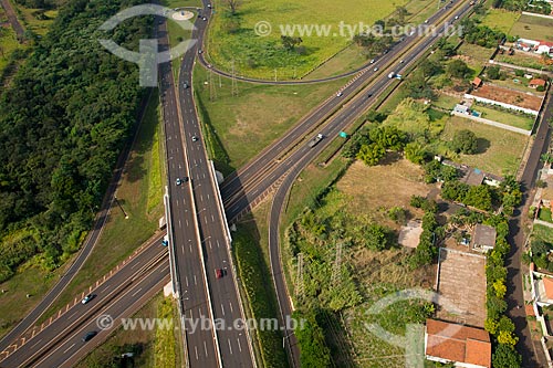  Subject: Aerial view of viaduct at Maurilio Biagi Avenue over Antonio Machado Santana Highway (SP-255) / Place: Ribeirao Preto city - Sao Paulo state (SP) - Brazil / Date: 05/2013 