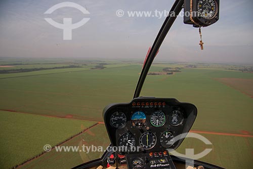  Subject: Helicopter cabin - Robinson 44 - over planting of sugarcane / Place: Guaira city - Sao Paulo state (SP) - Brazil / Date: 05/2013 