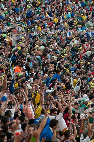  Subject: Fans making Mexican wave in the game between Italy x Mexico by Confederations Cups the JournalistMario Filho Stadium - also known as Maracana / Place: Maracana neighborhood - Rio de Janeiro city - Rio de Janeiro state (RJ) - Brazil / Date:  