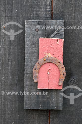  Subject: Detail horseshoe on wooden boards / Place: Campos de Cima da Serra - Rio Grande do Sul state (RS) - Brazil / Date: 09/2013 