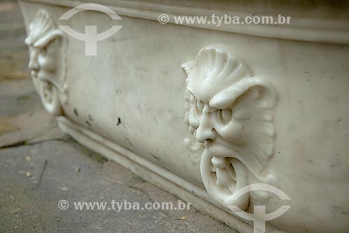  Subject: Detail of marble bathtub at fountain near to Cascatinha Taunay (Cascade Taunay) / Place: Rio de Janeiro city - Rio de Janeiro state (RJ) - Brazil / Date: 08/2013 