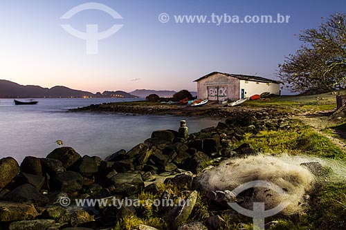  Subject: Boats in front of a boat house at Armacao of Pantano do Sul Beach / Place: Florianopolis city - Santa Catarina state (SC) - Brazil / Date: 08/2013 