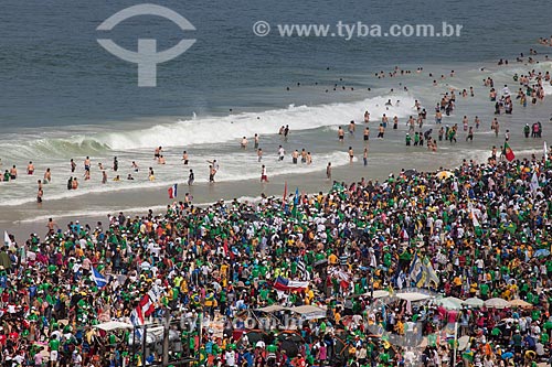  Subject: Pilgrims bathing on Copacabana Beach during the World Youth Day (WYD) / Place: Copacabana neighborhood - Rio de Janeiro city - Rio de Janeiro state (RJ) - Brazil / Date: 07/2013 