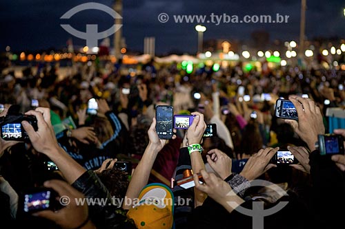  Subject: Pilgrims waiting for the passing of Pope Francis on World Youth Day (WYD) / Place: Copacabana neighborhood - Rio de Janeiro city - Rio de Janeiro state (RJ) - Brazil / Date: 07/2013 
