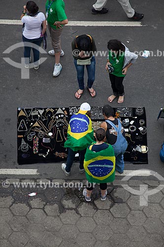  Subject: Sale of handicrafts at Copacabana Beach during the World Youth Day (WYD) / Place: Copacabana neighborhood - Rio de Janeiro city - Rio de Janeiro state (RJ) - Brazil / Date: 07/2013 