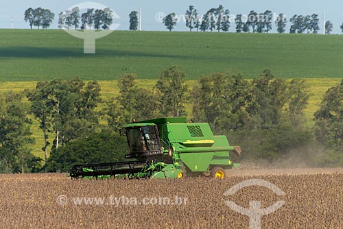  Subject: Mechanical harvesting of soybean in the rural zone of Palotina city / Place: Palotina city - Parana state (PR) - Brazil / Date: 01/2013 