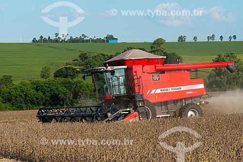  Subject: Mechanical harvesting of soybean in the rural zone of Palotina city / Place: Palotina city - Parana state (PR) - Brazil / Date: 01/2013 