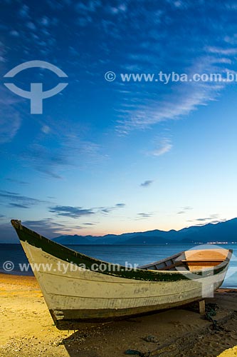  Subject: Boat at Ribeirao da Ilha Beach at dusk / Place: Florianopolis city - Santa Catarina state (SC) - Brazil / Date: 08/2013 