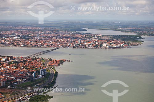  Subject: Aerial view of Sao Luis showing Sao Francisco neighborhood, Jose Sarney Bridge over Anil River and the historic centre in the background / Place: Sao Luis city - Maranhao state (MA) - Brazil / Date: 06/2013 