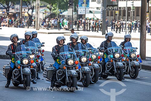  Subject: Escort motorcycles of Aeronautics Police during the parade to celebrate the Seven of September at Presidente Vargas Avenue / Place: City center neighborhood - Rio de Janeiro city - Rio de Janeiro state (RJ) - Brazil / Date: 09/2013 
