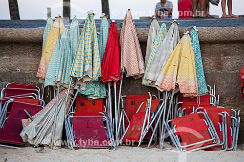  Subject: Chairs and sun umbrellas at Arpoador Beach / Place: Ipanema neighborhood - Rio de Janeiro city - Rio de Janeiro (RJ) - Brazil / Date: 09/2013 