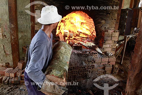  Subject: Man working - brick yard / Place: Iranduba city - Amazonas state (AM) - Brazil / Date: 09/2013 