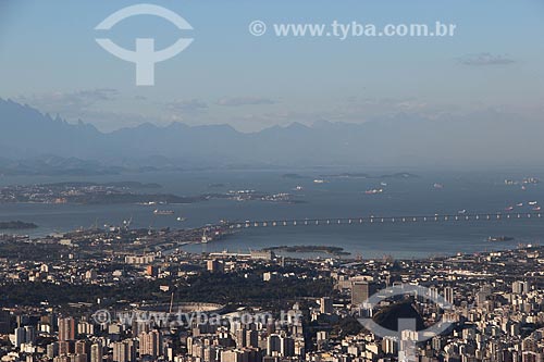  Subject: View of North Zone with the Guanabara Bay and Rio-Niteroi Bridge (1974) in the background / Place: Rio de Janeiro city - Rio de Janeiro state (RJ) - Brazil / Date: 08/2012 