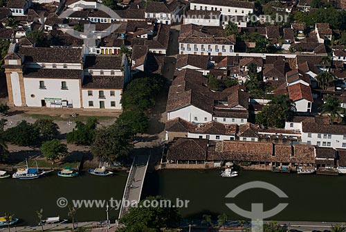  Subject: Aerial photo of Paraty city historic center with the Nossa Senhora dos Remedios Church (1873) to the left / Place: Paraty city - Rio de Janeiro state (RJ) - Brazil / Date: 04/2011 