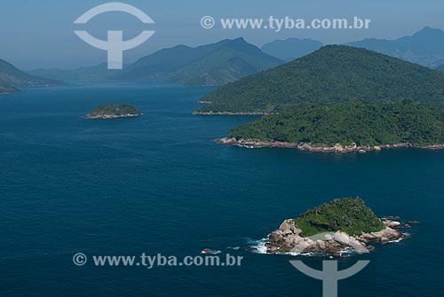  Subject: Aerial photo of Sernambi Island (small) and Algodao Island - Environmental Protection Area of Cairucu / Place: Paraty-Mirim region - Paraty city - Rio de Janeiro state (RJ) - Brazil / Date: 04/2011 