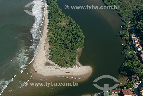  Subject: Aerial photo of Mambucada River mouth / Place: Mambucada district - Angra dos Reis city - Rio de Janeiro state (RJ) - Brazil / Date: 04/2011 