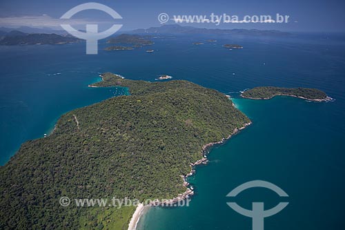  Subject: Aerial photo of Macacos Island (Monkeys Island) and Comprida Island (small to the right) / Place: Ilha Grande District - Angra dos Reis city - Rio de Janeiro state (RJ) - Brazil / Date: 04/2011 