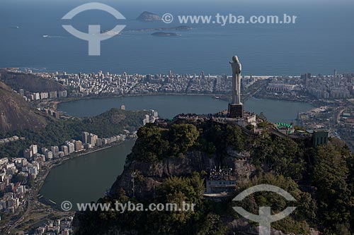  Subject: Aerial photo of Christ the Redeemer (1931) with the Rodrigo de Freitas Lagoon and Guanabara Bay in the background / Place: Rio de Janeiro city - Rio de Janeiro state (RJ) - Brazil / Date: 04/2011 