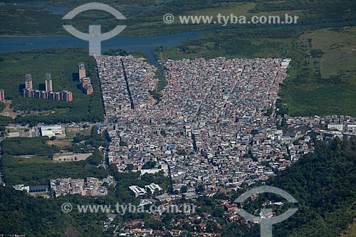  Subject: Aerial photo of Rio das Pedras Slum with the Camorim Lagoon in the background / Place: Jacarepagua neighborhood - Rio de Janeiro city - Rio de Janeiro state (RJ) - Brazil / Date: 05/2013 