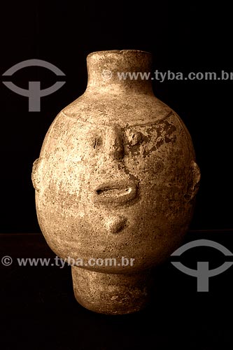  Subject: Vaso careta (Grimace vase) found near Placido de Castro city - Reproduction of collection Rio Branco Palace / Place: Rio Branco city - Acre state (AC) - Brazil / Date: 05/2013 
