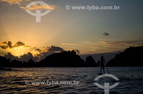  Subject: Practice of Stand up Paddle Surf at dusk / Place: Fernando de Noronha Archipelago - Pernambuco state (PE) - Brazil / Date: 10/2013 
