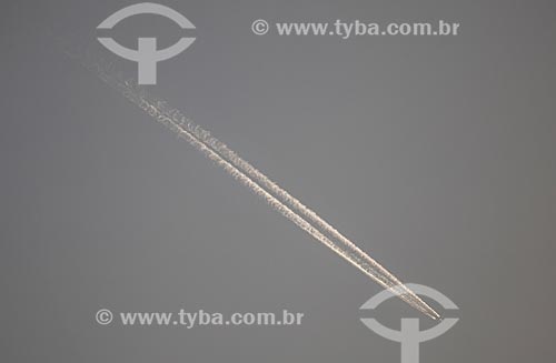  Subject: Contrail (condensation trail) left by a airplane / Place: Rio de Janeiro city - Rio de Janeiro state (RJ) - Brazil / Date: 10/2013 