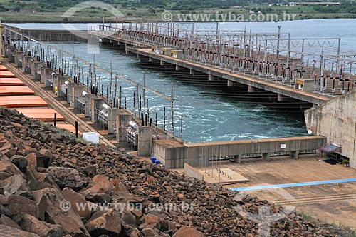  Subject: Dissipation basin and substation - Ilha Solteira hydroelectric power plant / Place: Ilha Solteira city - São Paulo state (SP) - Brazil / Date: 10/2013 