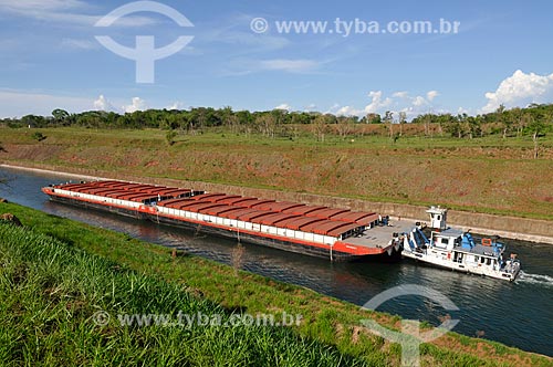  Chata (kind of ferry) transporting grains - Deoclecio Bispo dos Santos Channel - Channel that connects Tiete River and Parana River and is used by vessels - Waterway transport  - Pereira Barreto city - Sao Paulo state (SP) - Brazil