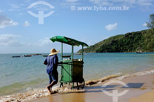  Subject: Corn street vendor - Tartaruga Beach (Turtle Beach) / Place: Armaçao dos Buzios city - Rio de Janeiro state (RJ) - Brazil / Date: 05/2013 