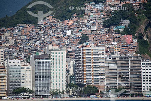  Subject: Copacabana Beach buildings near to Sa Ferreira Street - with the Pavao Pavaozinho slum in the background / Place: Copacabana neighborhood - Rio de Janeiro city - Rio de Janeiro state (RJ) - Brazil / Date: 11/2013 