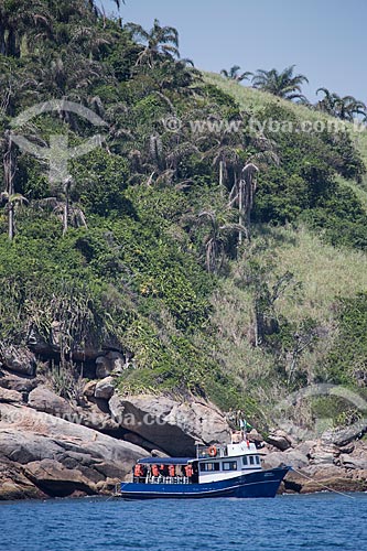  Subject: Boat near to Comprida Island - part of Natural Monument of Cagarras Island / Place: Rio de Janeiro city - Rio de Janeiro state (RJ) - Brazil / Date: 11/2013 