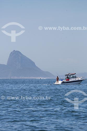  Subject: Motorboat near to Cagarra Island - part of Natural Monument of Cagarras Island - with the Sugar Loaf in the background / Place: Rio de Janeiro city - Rio de Janeiro state (RJ) - Brazil / Date: 11/2013 