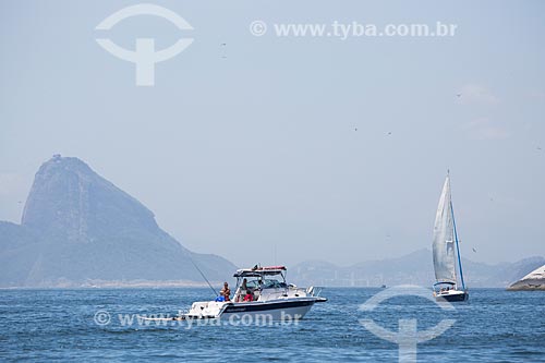  Subject: Motorboat and sailing ship near to Natural Monument of Cagarras Island with the Sugar Loaf in the background / Place: Rio de Janeiro city - Rio de Janeiro state (RJ) - Brazil / Date: 11/2013 